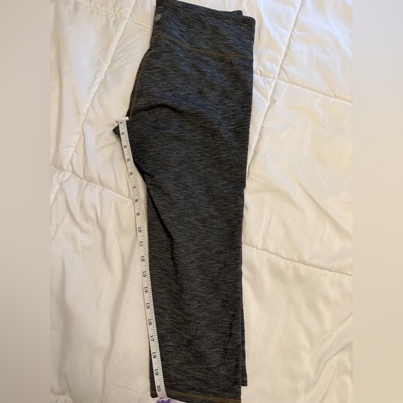Athleta women’s Crop Heathered Gray Activewear Leggings Size Large - Picture 3 of 4